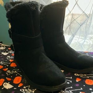 Airwalk Fuzzy Boots